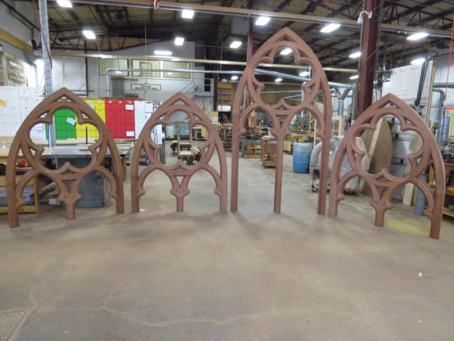 Decorative clover leaf tops for Gothic top openings