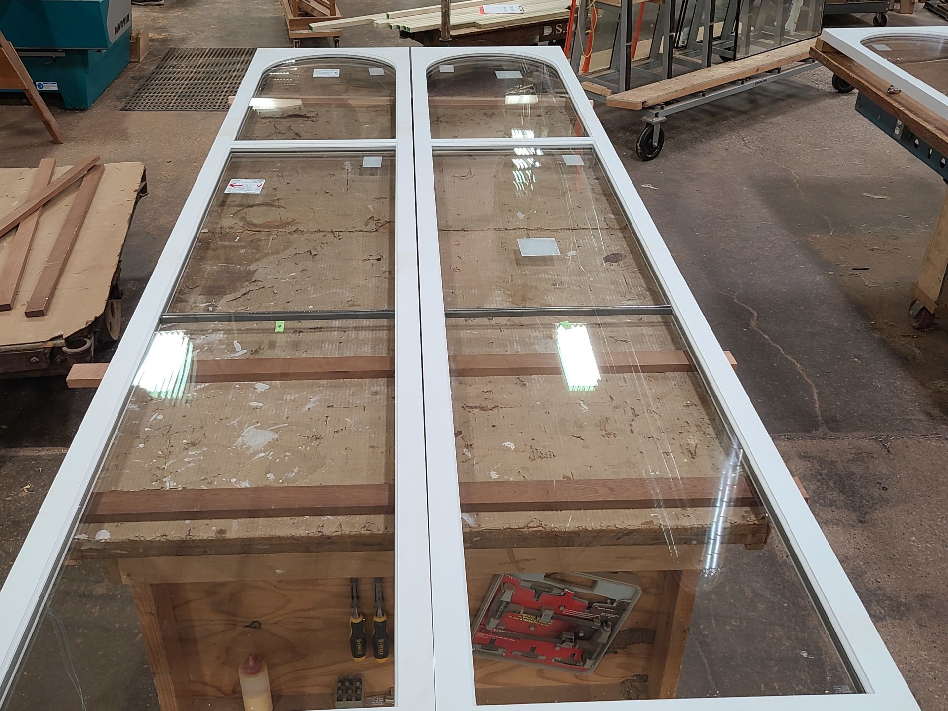 Installing muntins in twin fixed windows